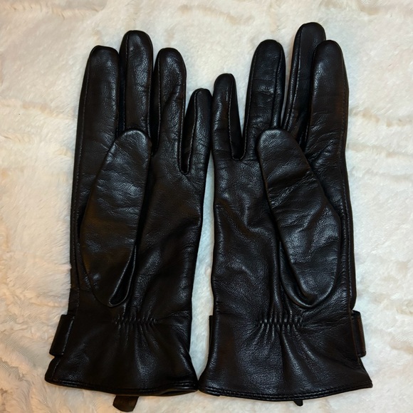 Stylish Black Gloves - Picture 4 of 4